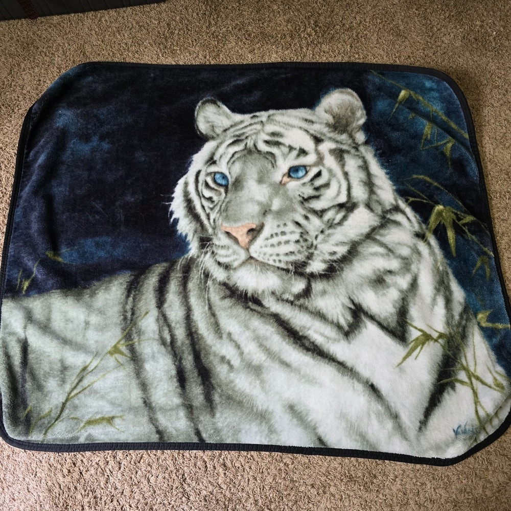 Wild Frontier 48x60 Plush Throw Blanket White Tiger Super Soft Fuzzy ANIMAL